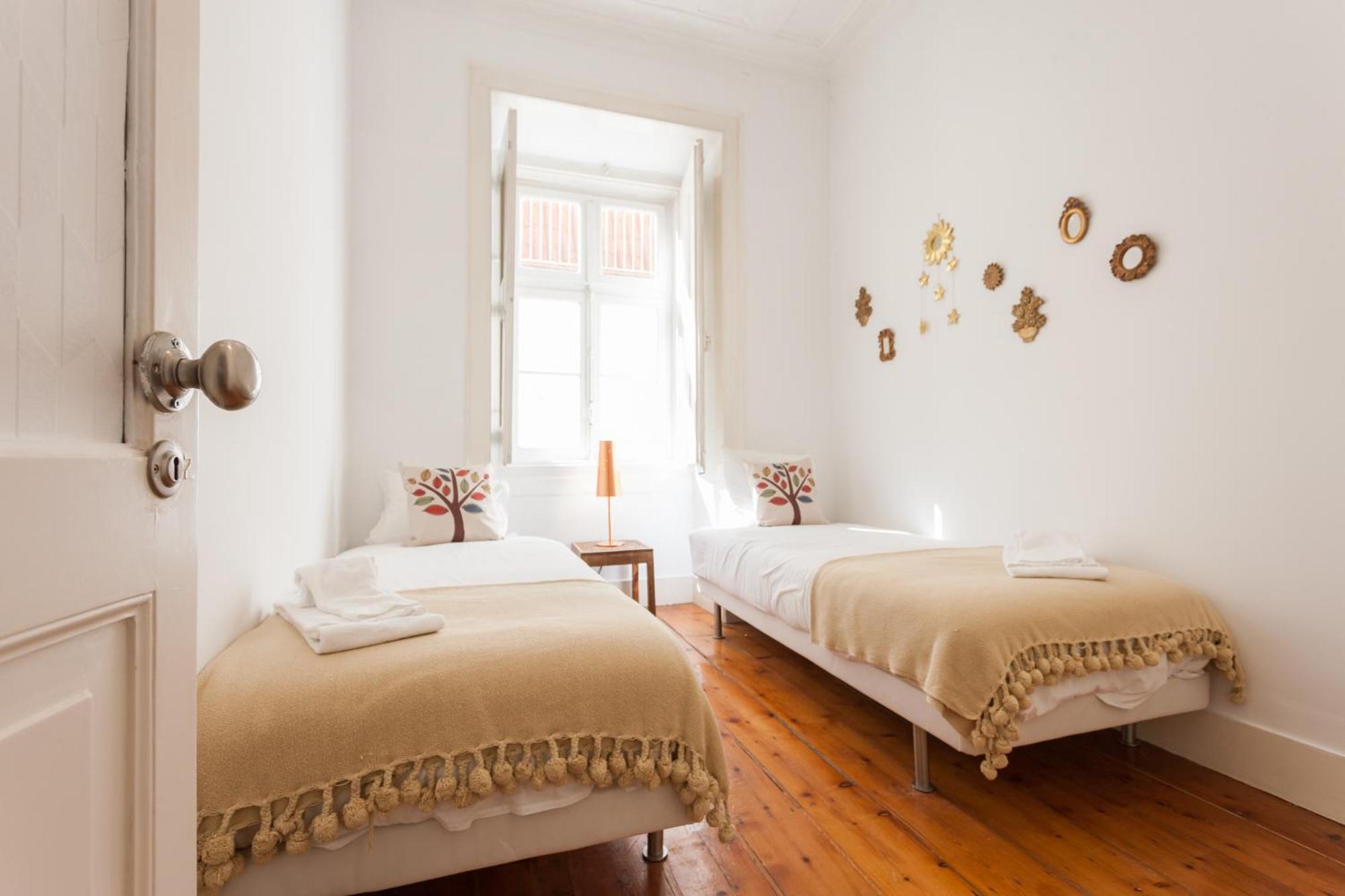 Tejo Vintage Three-Bedroom Apartment - By Lu Holidays Лісабон Екстер'єр фото