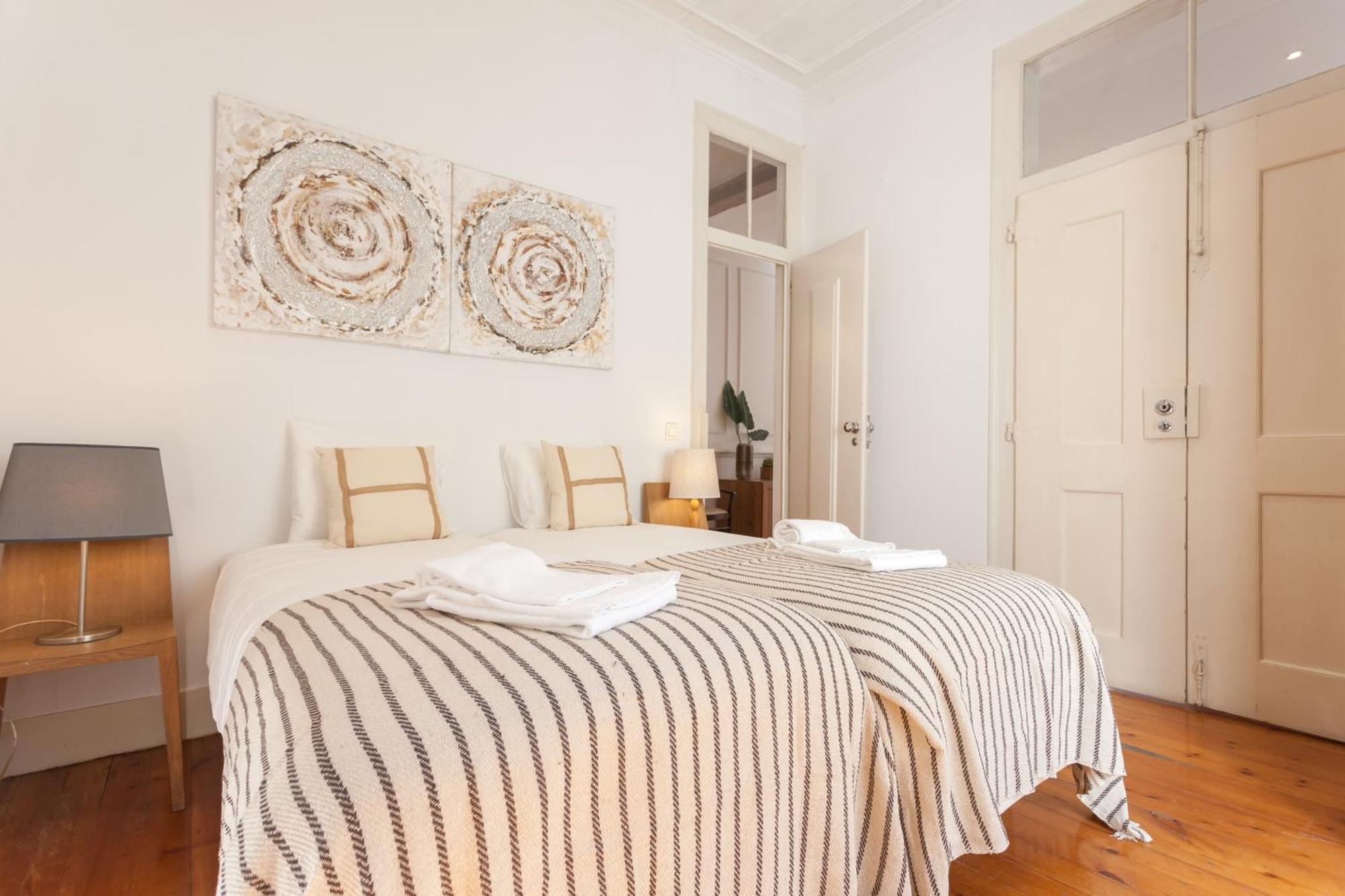 Tejo Vintage Three-Bedroom Apartment - By Lu Holidays Лісабон Екстер'єр фото