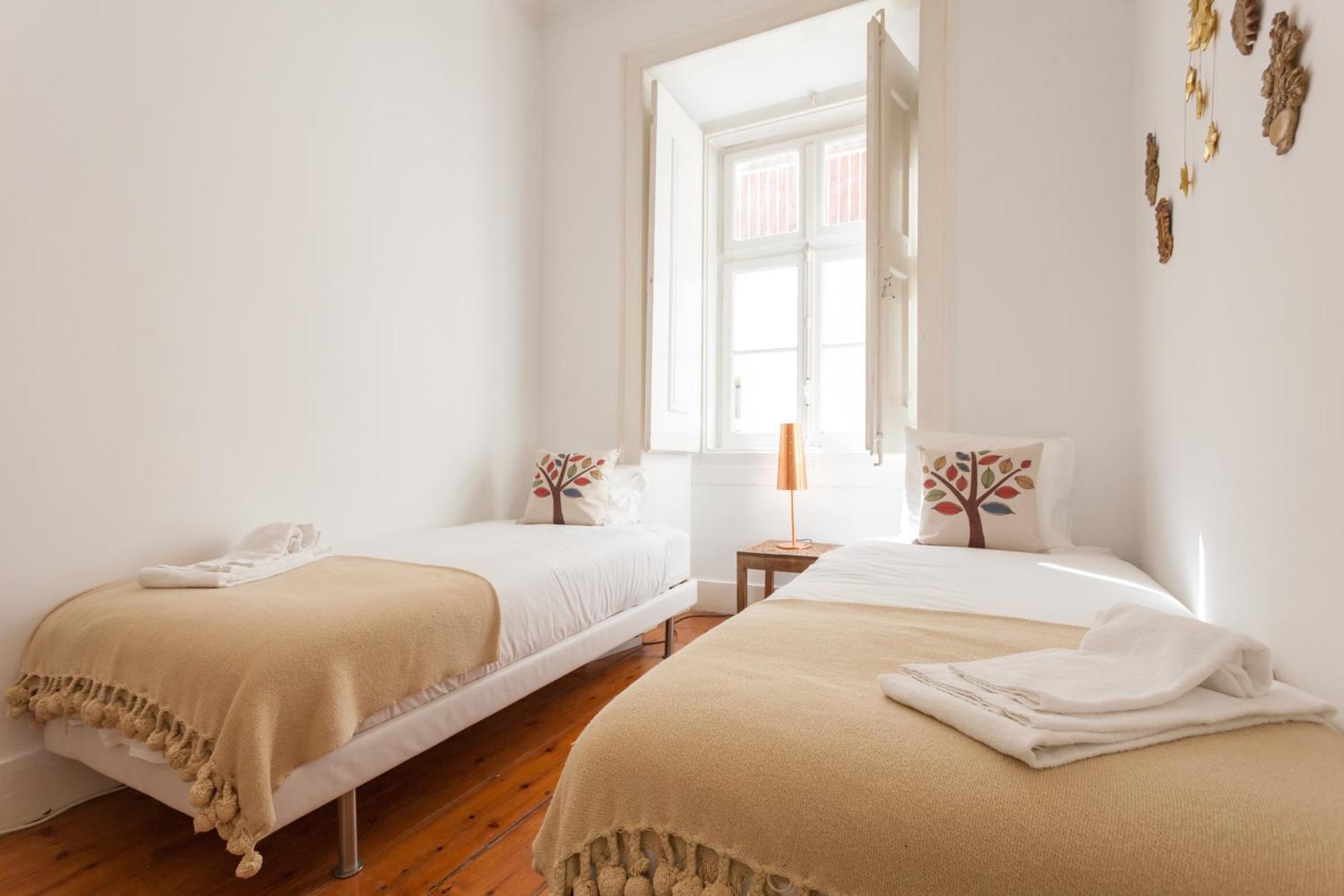 Tejo Vintage Three-Bedroom Apartment - By Lu Holidays Лісабон Екстер'єр фото