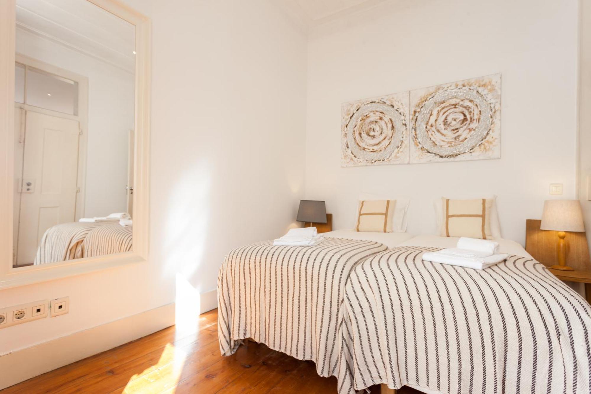 Tejo Vintage Three-Bedroom Apartment - By Lu Holidays Лісабон Екстер'єр фото